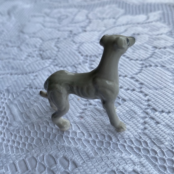 Greyhound Dog Miniature Figurines. Vintage circa 1970s -80s. Set of 3. - Picture 7 of 11